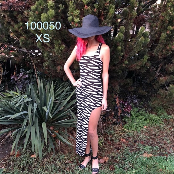 UK2LA Geometric Tank Dress with One Leg Cut Out - Picture 1 of 8